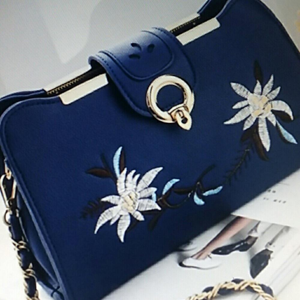 Flower Clutch/Crossbody Purse.  NWOT